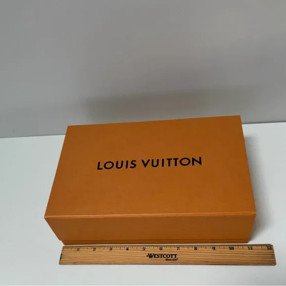 Louis Vuitton Gift Box - Picture 9 of 10